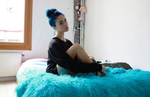 skinbox:Bored. Sunday morning