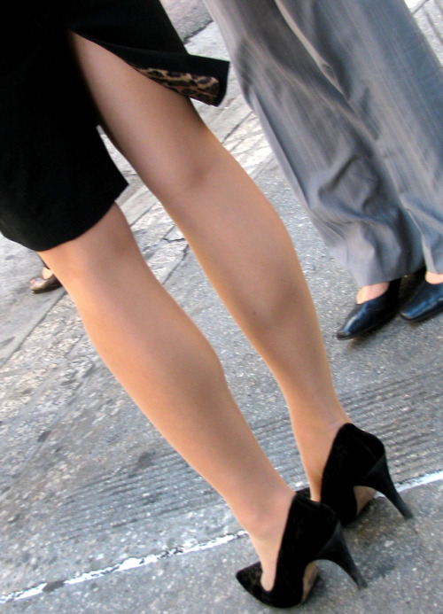 IMG_1654 toes, street, platforms, sandals, legs, candid, feet, peep toe, wedges, stiletto heel, scar