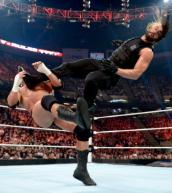 fishbulbsuplex:  Seth Rollins vs. Triple