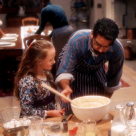 FLORA WINGRAVE And OWEN SHARMA In The Haunting Of Bly Manor (2020)