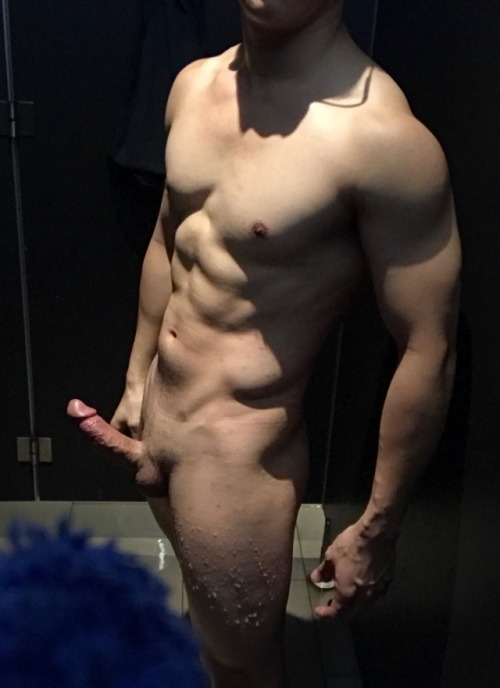 fuckyeahsgbois: somewhereintimesg: Selfie after workouts. Feel horny while showering Must RE Loh