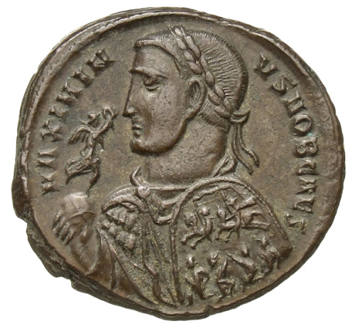 Caesar Maximinus Daia &ldquo;MAXIMIN-VS NOB CAES&rdquo;is wearing an armour and holding a shield in 