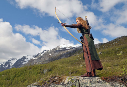 annethearcher:LongbowLove the look!  The only thing missing…a good cloak!  www.cloakcloset.co