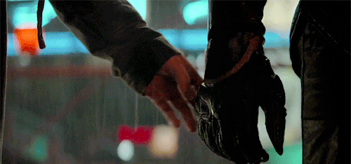 clintasha:Who could ever leave me, darling? But who could stay?