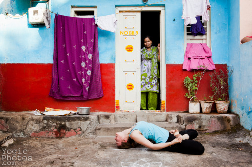 Coralie in Mysore, India. Christine Hewitt © yogicphotos.com  www.coraliebonnemaiso.c