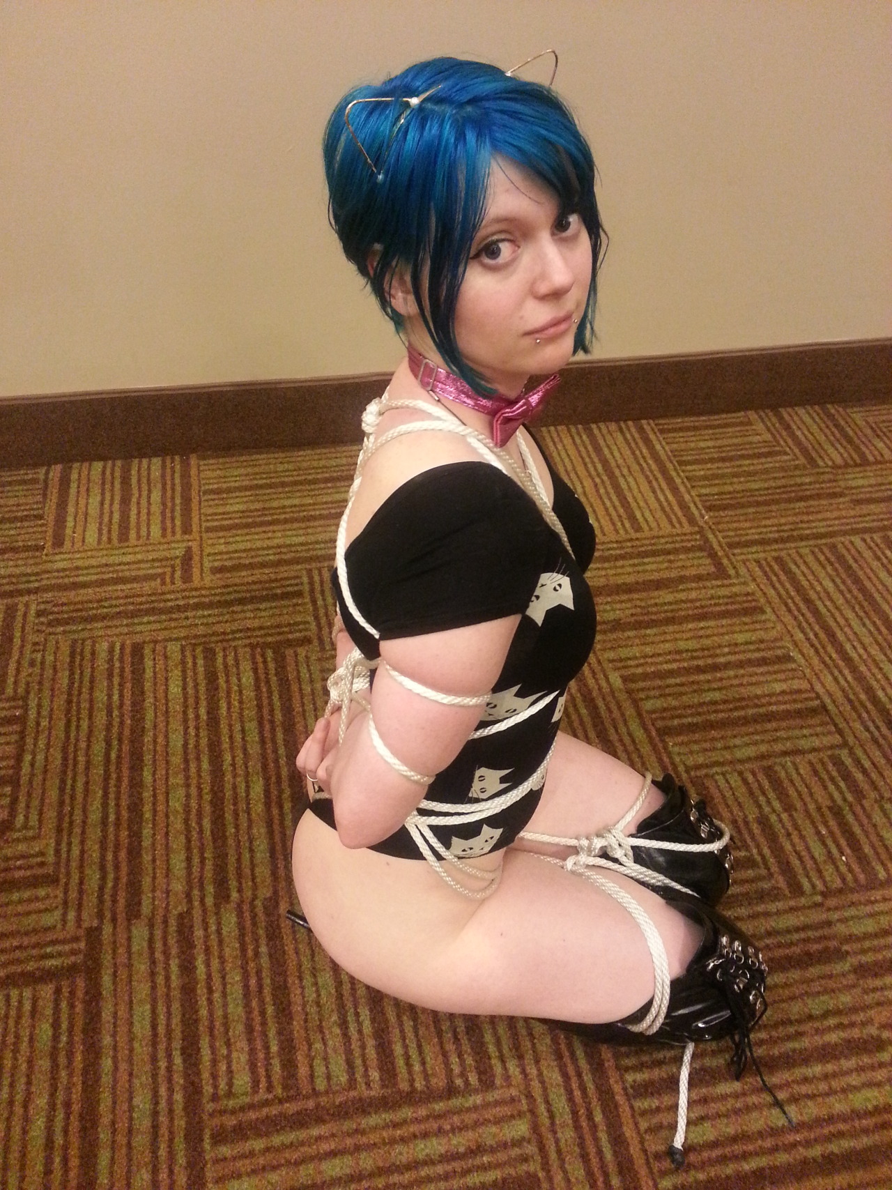merrymiaow:  beginning of a rope scene last night! AND IT WAS KITTY DAY. 