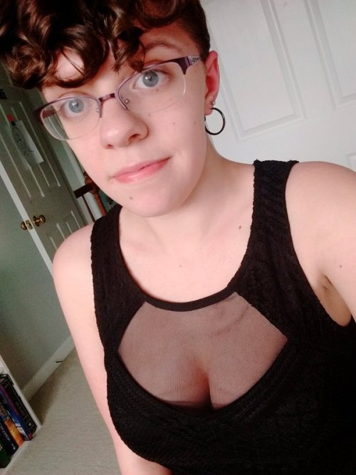 fendergender:  looking better in black than porn pictures