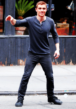 xitsamensworld:  Dave Franco | on the set of ‘Now You See Me’. 