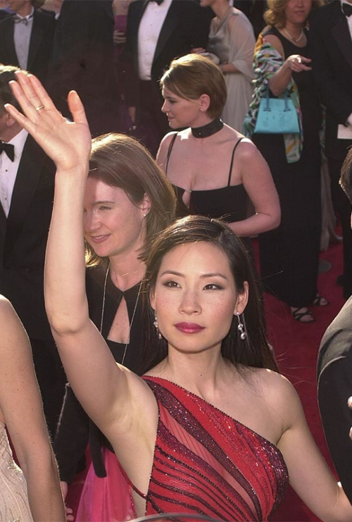 shesnake:Lucy Liu at the 72nd Academy Awards ceremony, 2000.