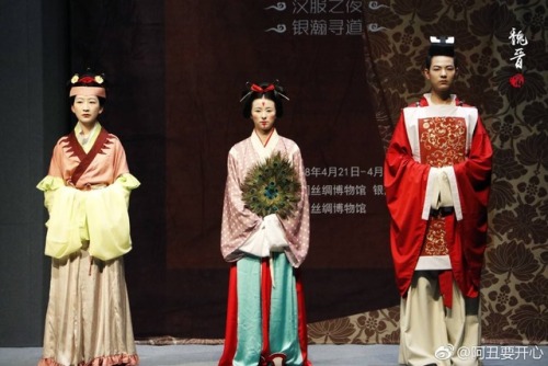 dressesofchina:The Jin &amp; Wei period had such weird fashions.