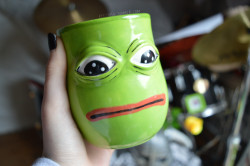 keezura:  I made a Pepe mug and I feel like I shouldn’t be proud that this is what I spend my artistic time doing