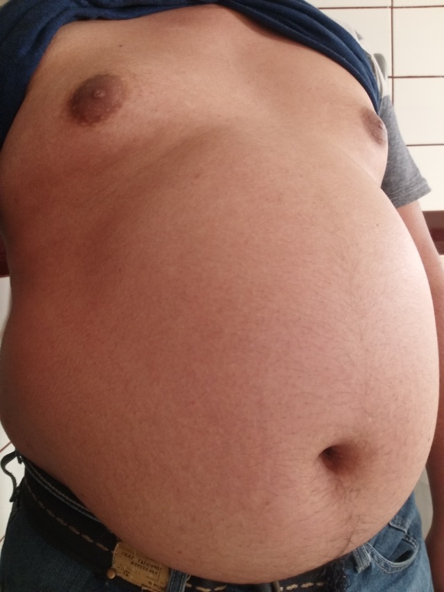 gainerburr:Tummy Tuesday~ does i look bloated?