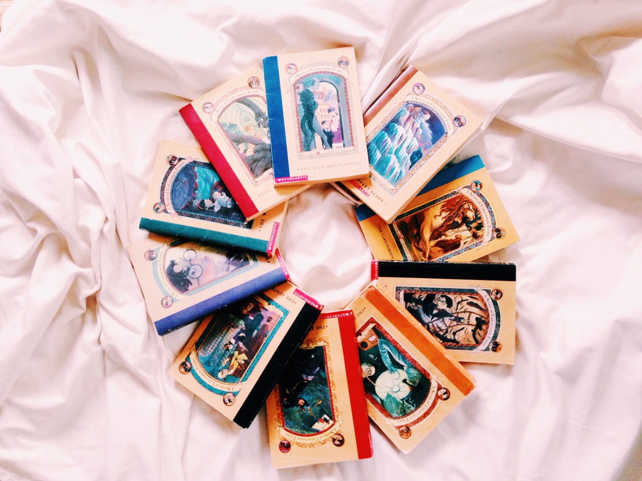 justabookeater:  this series was my gateway 📚 
