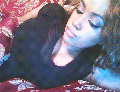 raychielsgifs:  i need to tan bruh. 