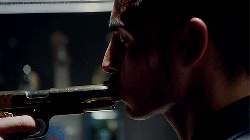 iammorethanmemory:Johnny and Carlito’s gun, 2x05requested by anonymous