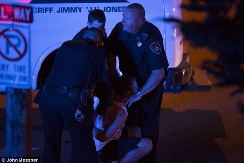 phoeni-xx:  jaedewilliams:  theonetruenidoking:  william-elms:  policymic:  Disturbing photos show a cop choking a college student  Police had been responding to a “disturbance” near the University of Tennessee when a house party estimated to be composed