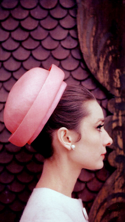 Featured image of post Tumblr Audrey Hepburn Wallpaper Iphone Audrey hepburn in color 1959
