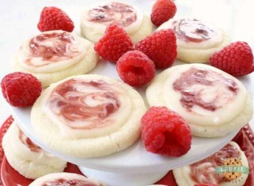 foodffs:Raspberry Meltaway Cookies just melt in your mouth! Soft dough made with cornstarch and powd