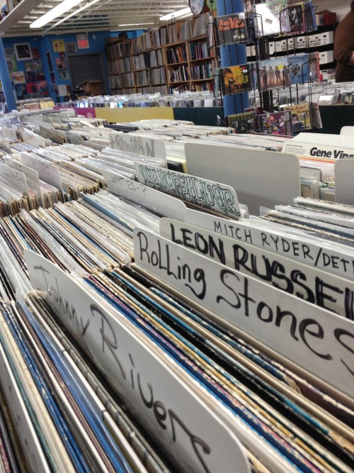ventilatorrblues:  cute little music shop in my town :) 
