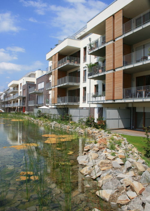 (via Live in the Duesseldorf, a photo from Nordrhein-Westfalen, West | TrekEarth) Düsseldorf, N