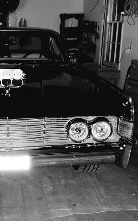 After so long in the shop, time to enjoy for a while with the fam.1965 #LINCOLN #continental #430 