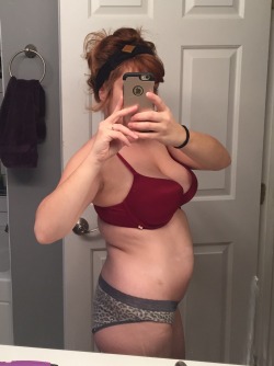 absinthelaveep: It’s becoming harder and harder to deny, physically, that I’m pregnant.   That pronounced mid-belly bump-out seems here to stay with only expectations of growth.   I’m usually on the small side in normal circumstances, but during