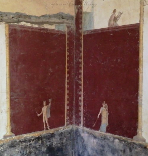 ancientprettythings:Fresco at Vila San Marco featuring three figure.You can view the upper figure he