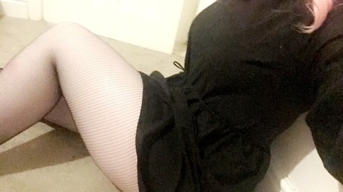 mischievouskittenn: doesn’t fit theme but hey nsfw time