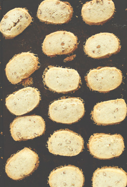 hoardingrecipes:  Banana Pecan Shortbread