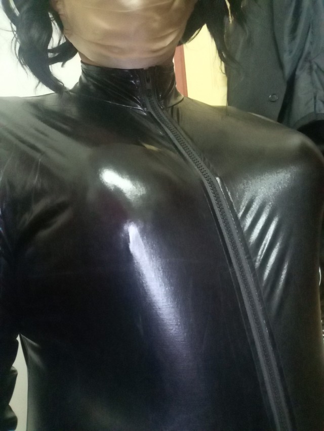 byulu:A mysterious figure busted me out of satin prison. As an exchange, she hired me as a cat burglar…This catsuit doesn’t even have pockets. How am I going to carry stuff?There’s a huge possibility that I’ll get rearrested,