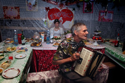 nitramar: Moscow 2011. Photo by Alexey Malgavko. Via Lensculture.
