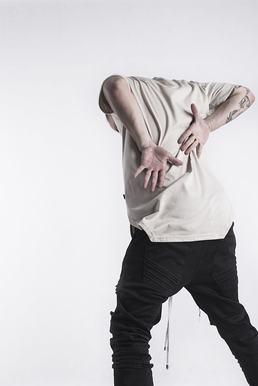 rangeofsight:  urbanflavours:  UF SOHO CREAM PLAIN TSHIRT &amp; RIPPED JEANS