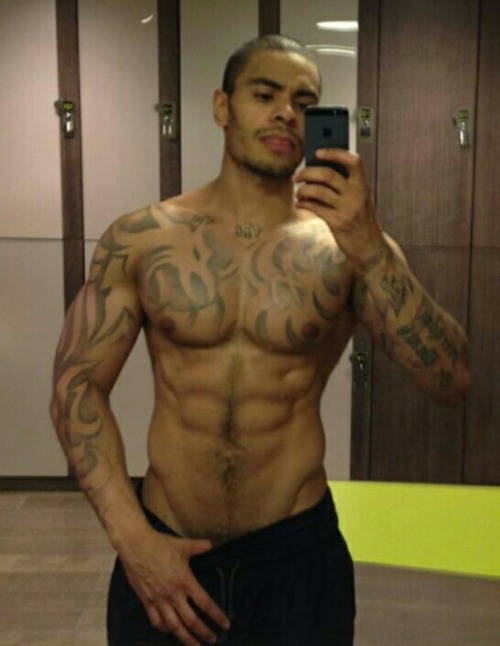 jadefristarz:  IM SPEECHLESS…….FUCK THAT WHERE CAN I FIND THIS TATTED UP BALL OF SEXINESS??????????????  http://jadefristarz.tumblr.com