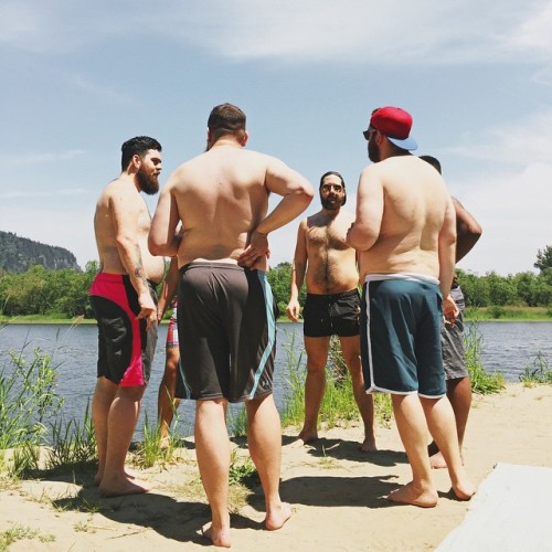 lionsatbay:  Woof. (at Rooster Rock State Park)