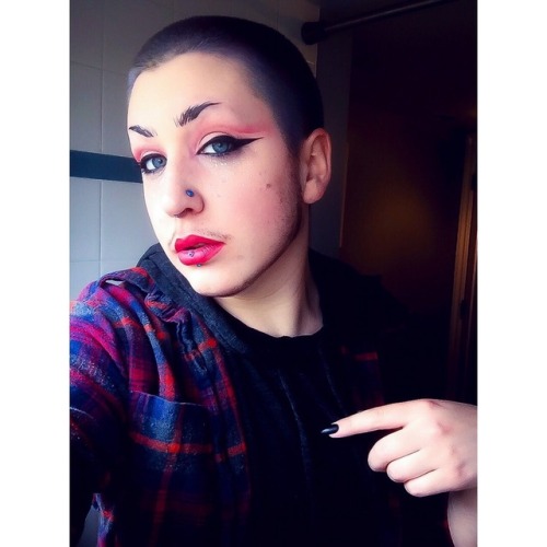as promised, some more makeup selfies from the other day - this time standing in my bathtub! wow! [i