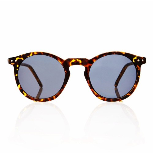 Wouldn’t mind sporting these round tortoise sunglasses with tinted lenses by @americandeadstoc