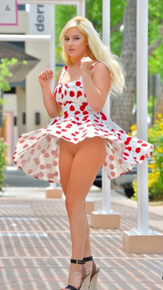 mmm-pretty:  Give us a twirl