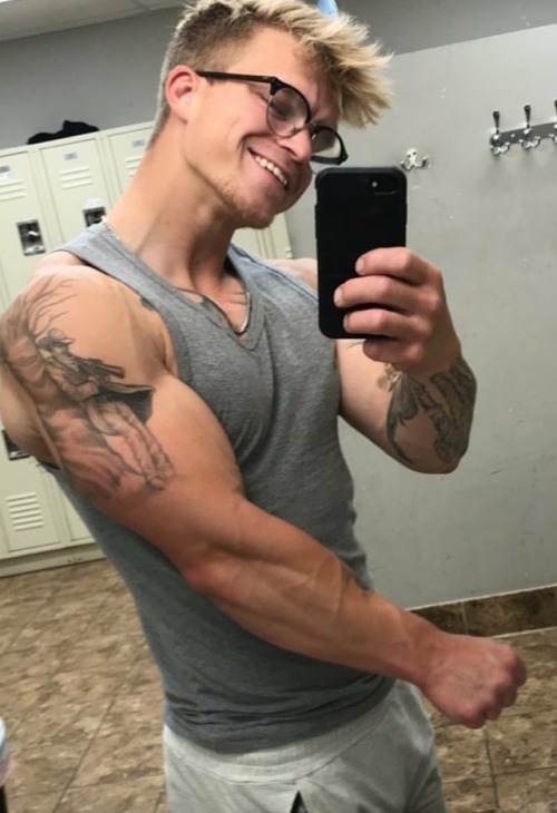 chettbro:US Army “The Model Muscle Geek”