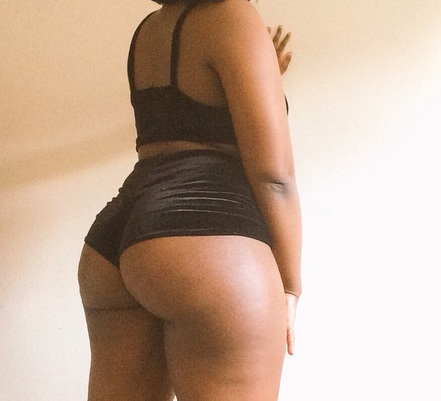 chrissongzzz:  Black girl Excellence 🔥🔥🍑✊🏿  I hope Y'all support her