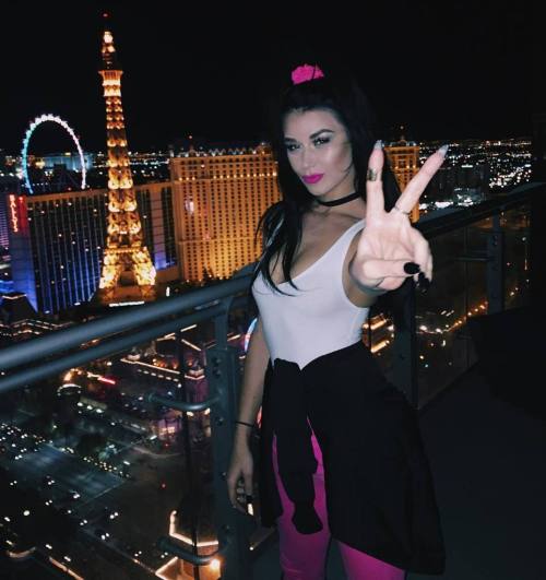 Porn Pics vegasselfie:  Looking like the pink power