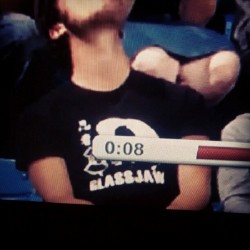 geeelouise:  watching How I Met Your Mother at 2am and spot this awesomeness. #howimetyourmother #glassjaw