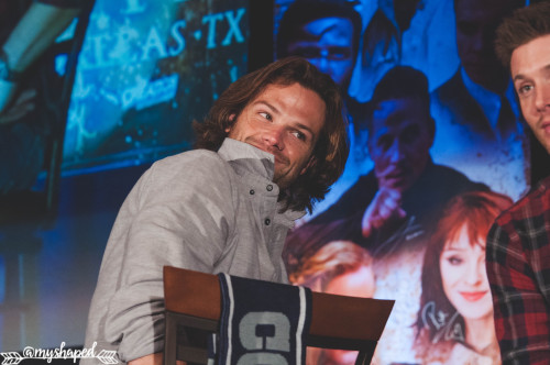 grumpyjackles:Jared doing his best ‘Hollywood Jensen’ impression which resulted mostly in pursed l