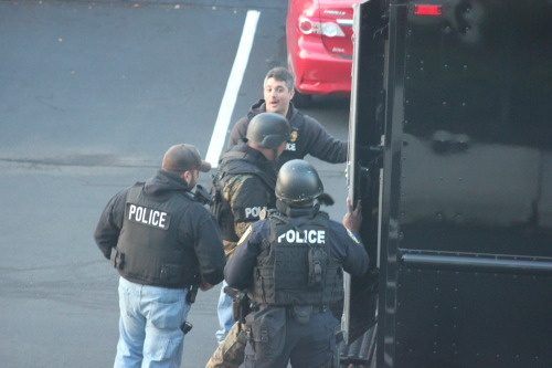 minds-at-war:Photos I took at the UNH (University of New Haven) lockdown. For those who don’t know. 