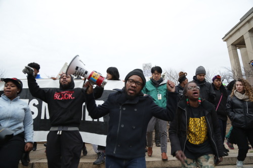 the-movemnt: 26 stunning photos show Black Lives Matter protesters making waves at the inauguration 