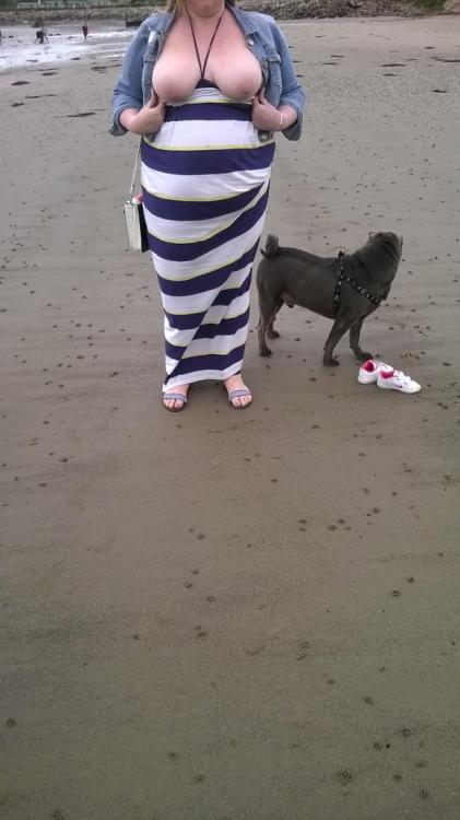 ukmilf1981ukdilf1980:  Milf having a cheeky flash down the beach on our hols ;-)