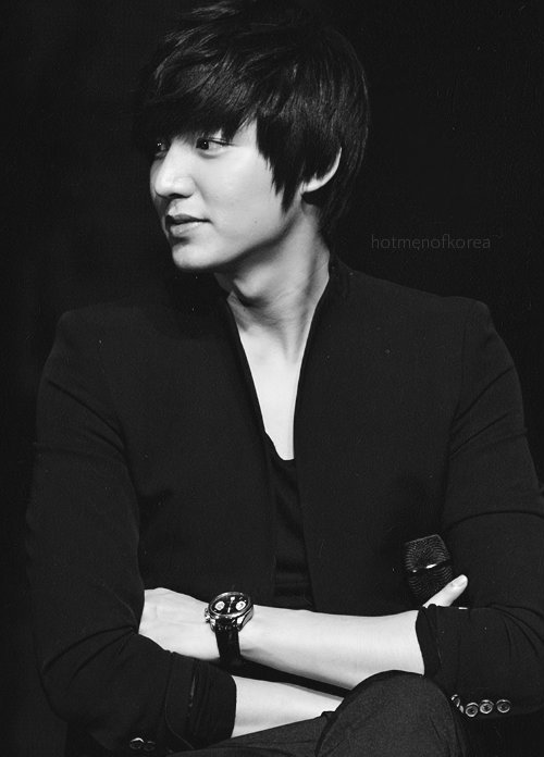 hotmenofkorea:  Lee Min Ho  4asianguys.tumblr.com