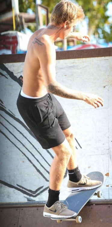 Justin Bieber at a Skate Park in West Hollywoodhttp://www.vjbrendan.com/2017/09/justin-bieber-at-ska