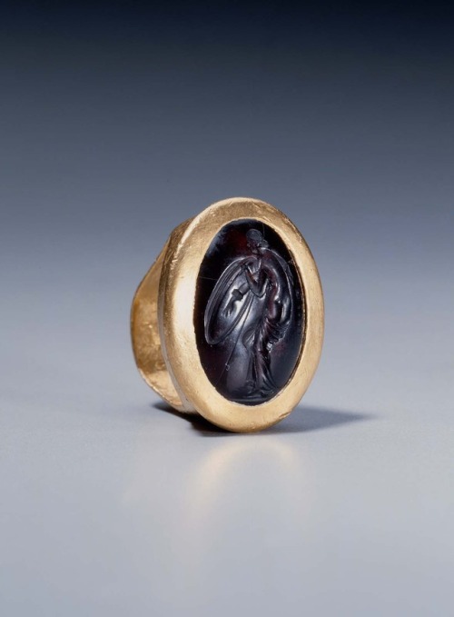 theancientwayoflife:~ Ring with oval gem with armed Aphrodite.Culture: GreekPeriod : Hellenistic Per