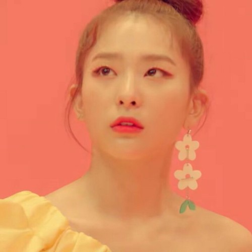 pink ver have more icons lol