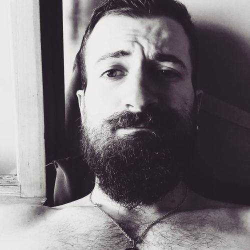 Swipe ➡️follow @fabianzen_ #picture #gain #train #hairymen #beardedmen #fitness #gay #instagay #gayg